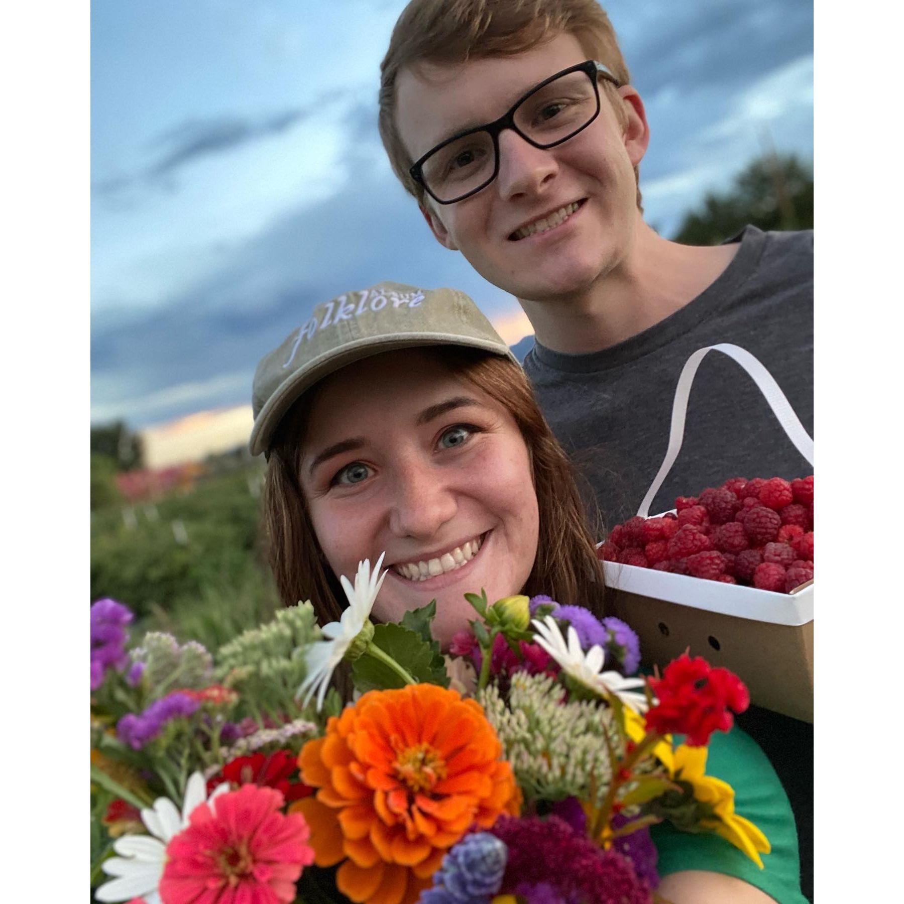Flowers and berry picking in Fort Collins