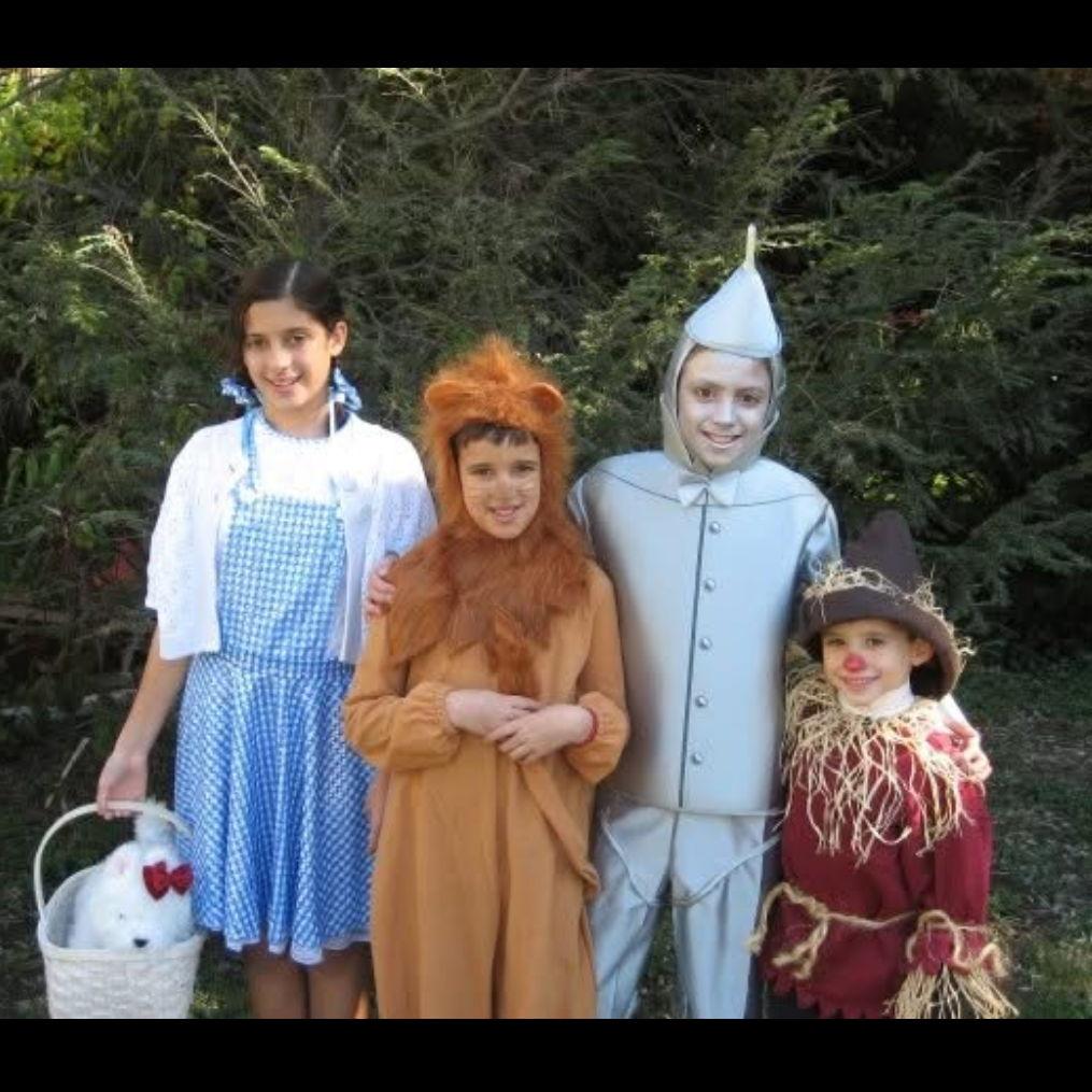 Colin and his siblings dressed as Wizard of Oz characters for halloween