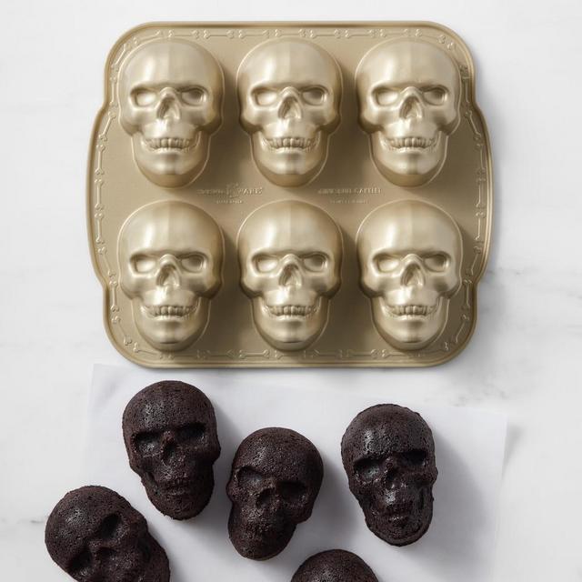 Nordic Ware Nonstick Cast Aluminum Skull Cakelet Pan