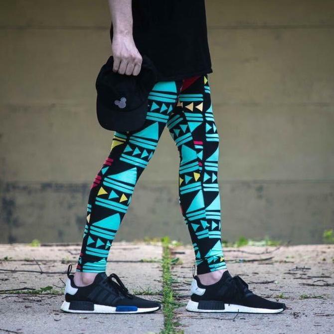 Chris lost a bet and had to do a photoshoot in leggings... he looks pretty good, doesn't he?!