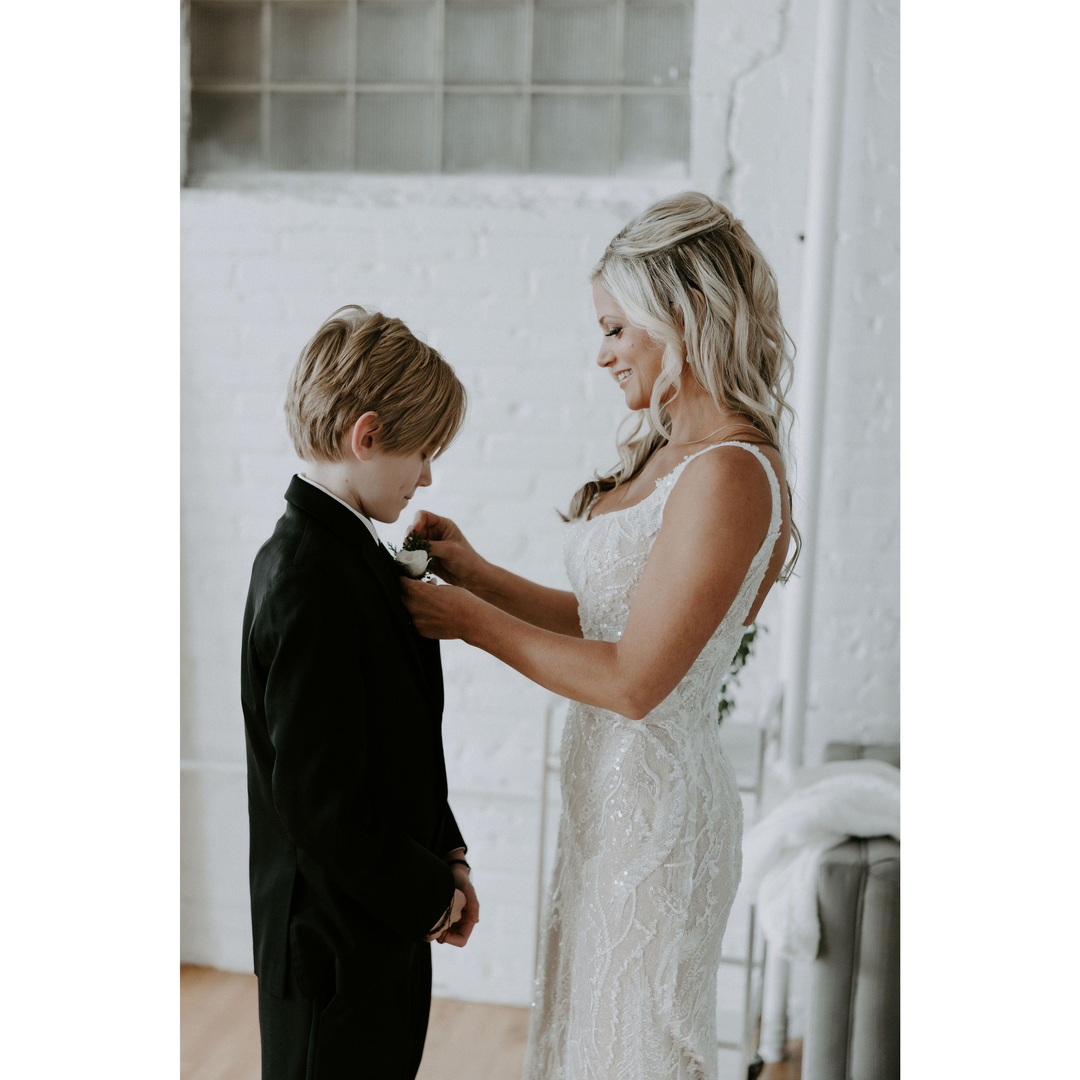 Lindsey putting on Reid's boutonniere