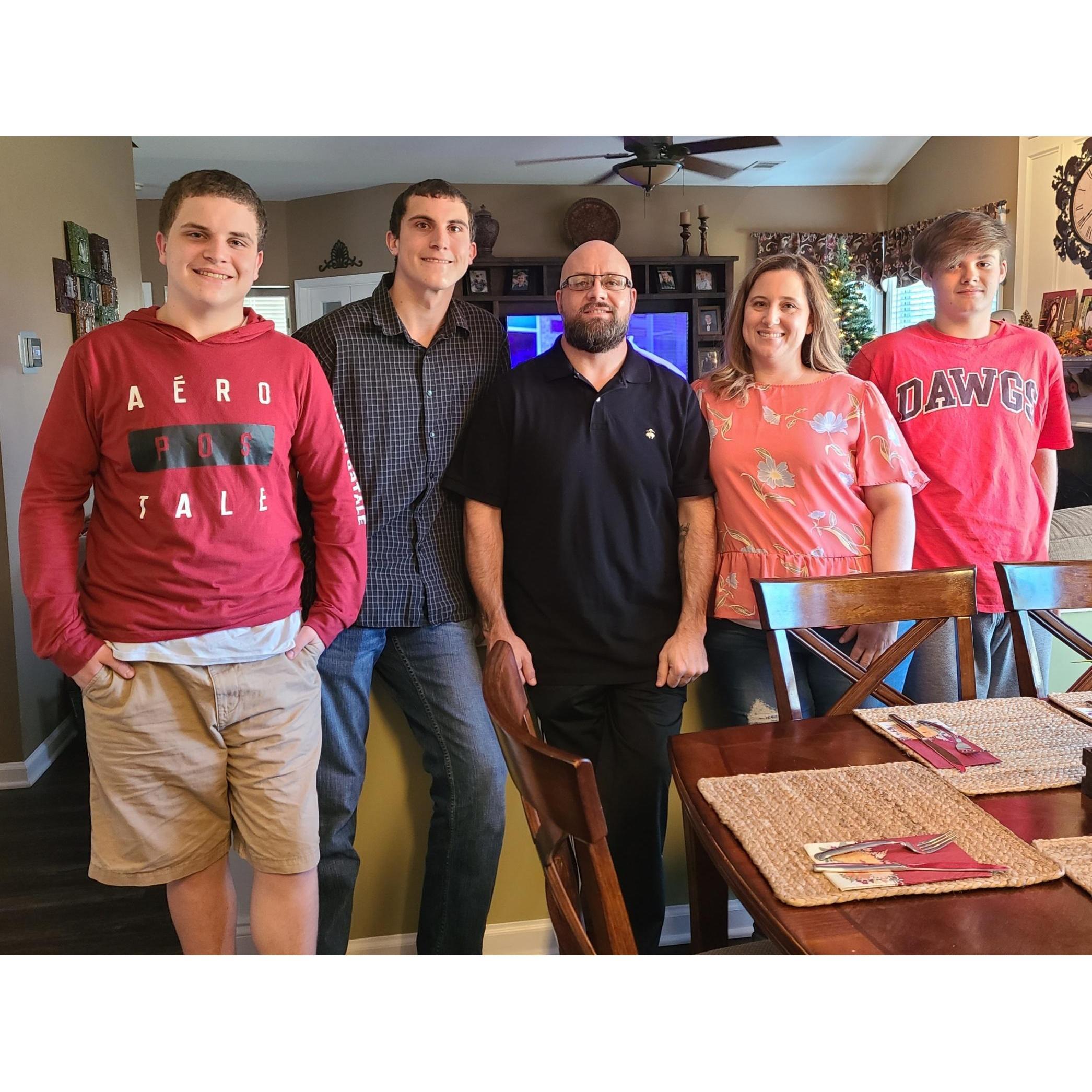 Family Photo Happy Thanksgiving