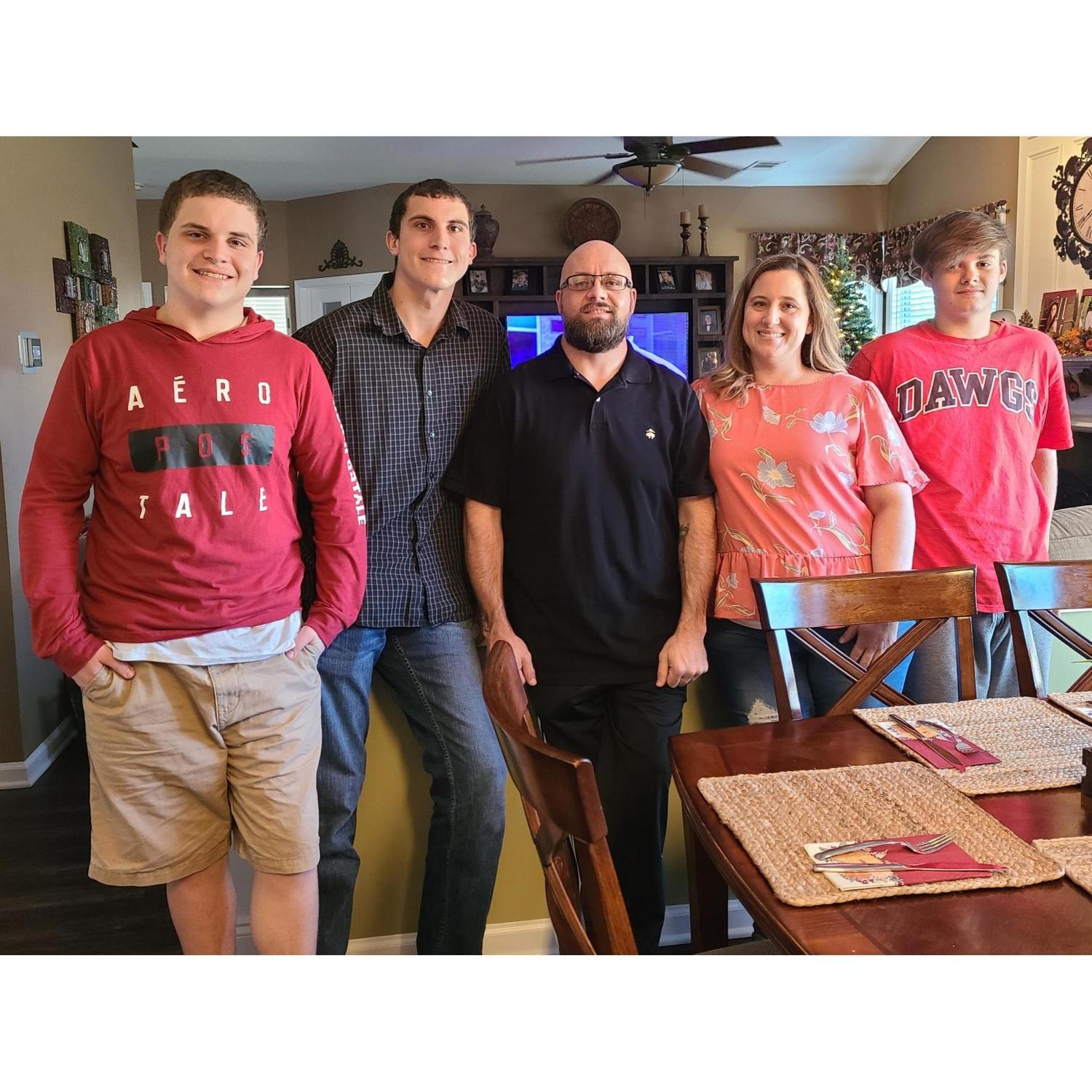 Family Photo Happy Thanksgiving