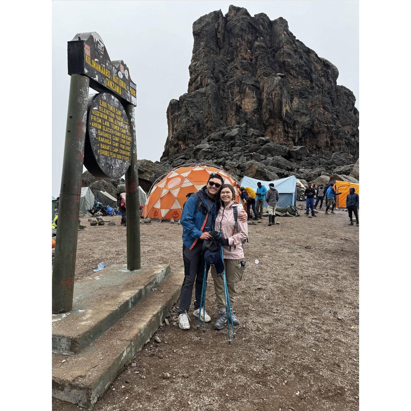 En el campamento de "Lava Tower"