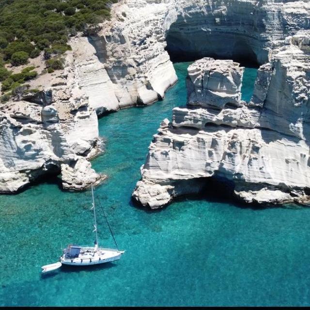 Adamantas, Kleftiko, and Agia Kiriaki Group Cruise