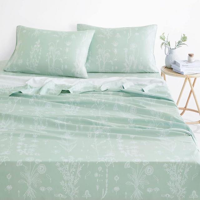 Wake In Cloud - Queen Size Bed Sheets, 4-Piece Sheet Set, Deep Pocket, Floral Shabby Chic Botanical White Flower on Sage Green, Soft Microfiber Patterned Printed Bedding