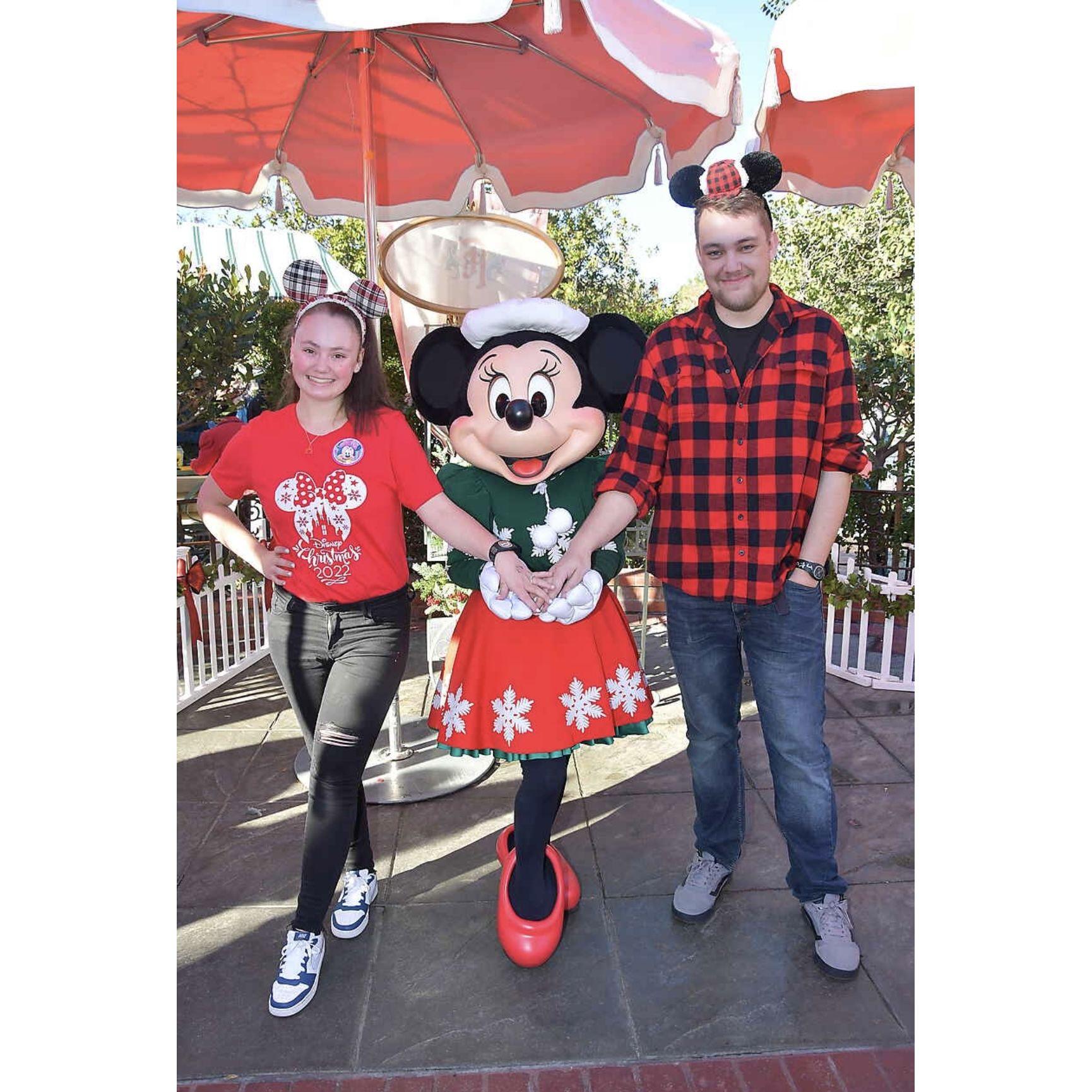 Disneyland 2022, all the characters were in love with the ring and our engagement.