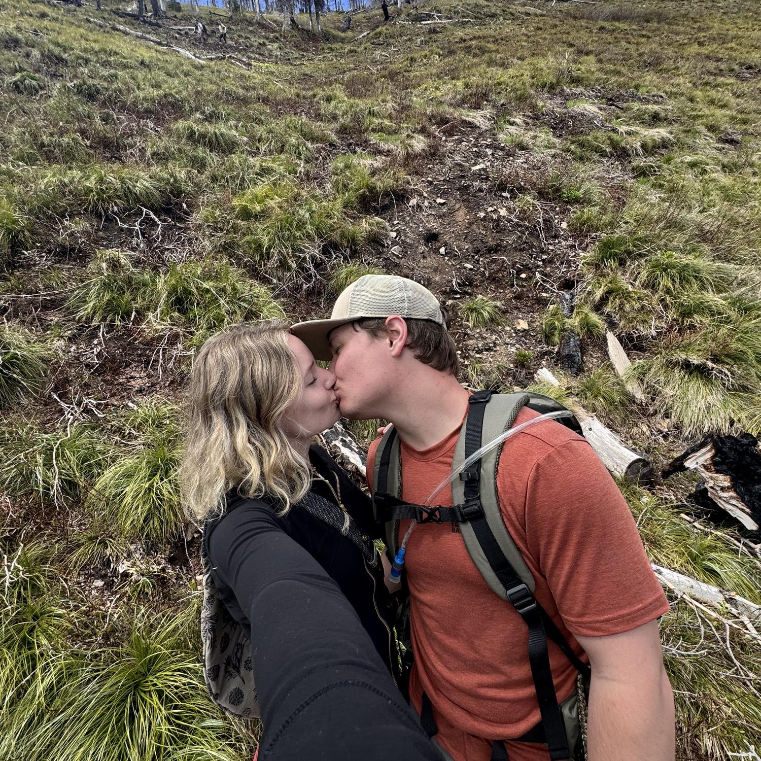 Still hiking around!🤍