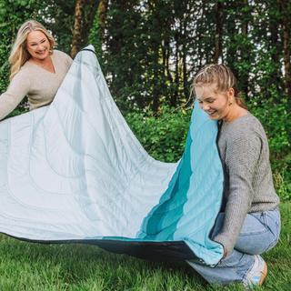 Aura Outdoor Waterproof Lightweight Puffer Blanket