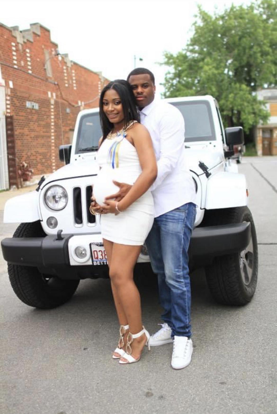 Babyshower pose