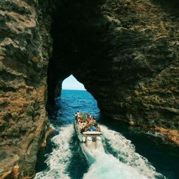 Nā Pali Coast rafting adventure