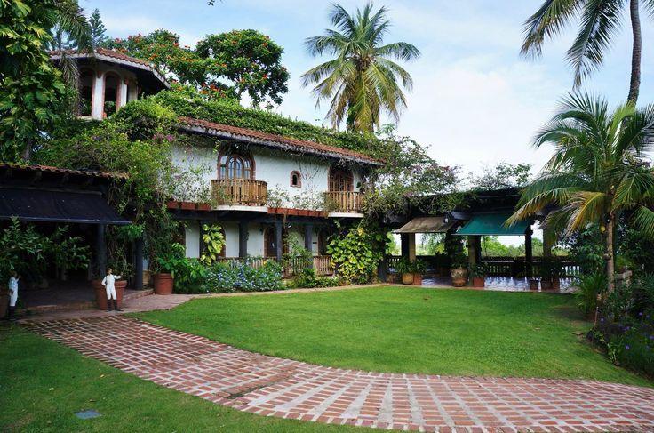 The Wedding Website of Hannah Martinez and Yamill Geigel Aponte