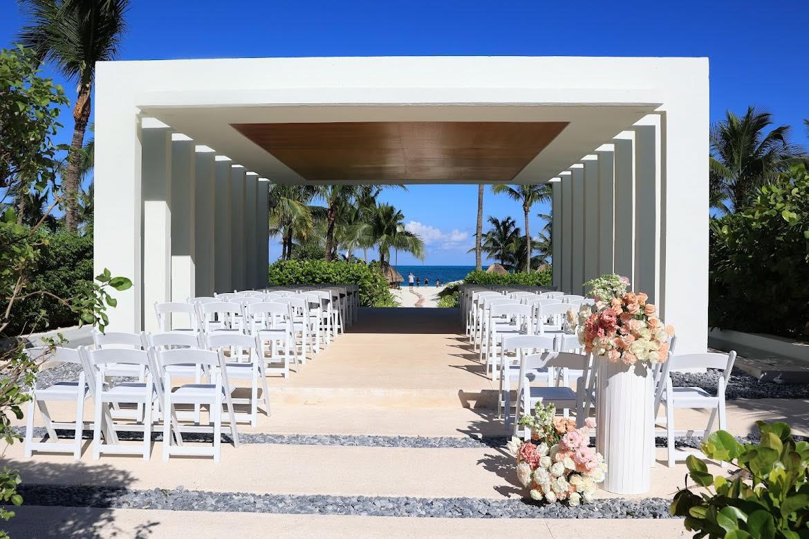 The Wedding Website of Lacey Humpal and Mace Curry