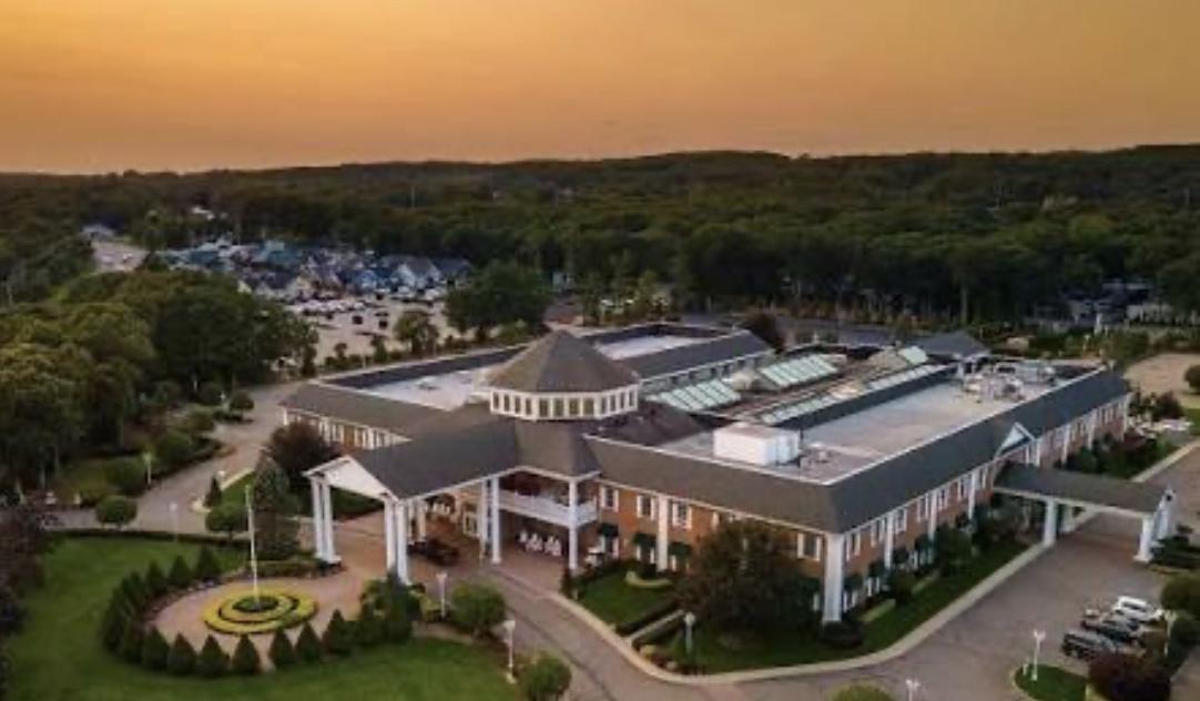 The Wedding Website of Zachary VanEssendelft and Jacqueline Homan