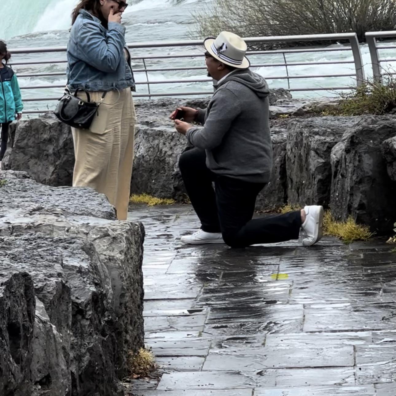 A beautiful surprise: what started as a trip to Niagara Falls turned into the beginning of a new journey together. Surrounded by the awe-inspiring beauty of nature, we said yes to forever. 💍❤️