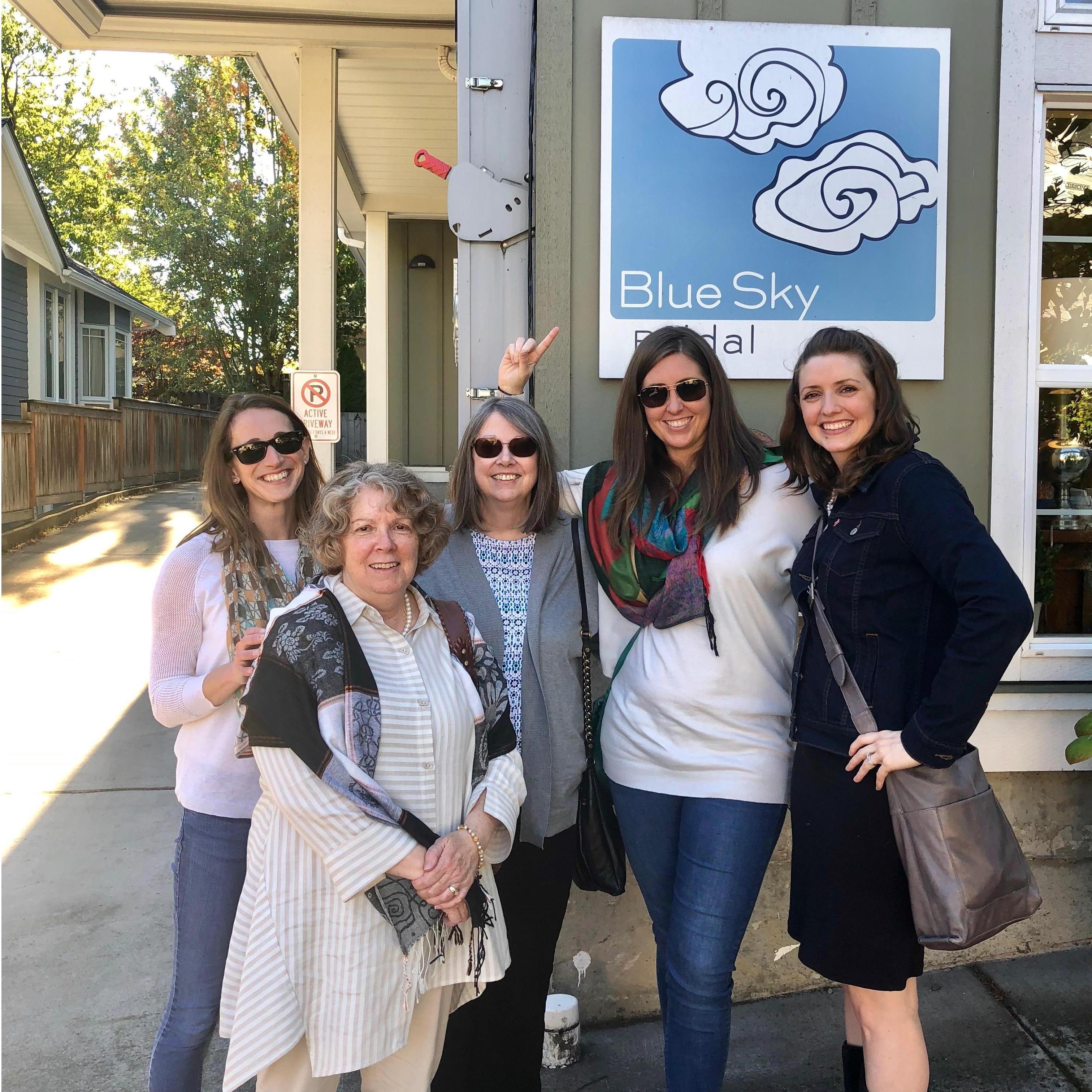 Shea was blessed to have Lynne (Mother of the Groom) & Leah (bridesmaid) fly into join her, Katie (sister & MOH) & Ella (mother of the bride) & Jill (cousin & bridesmaid) for dress shopping!