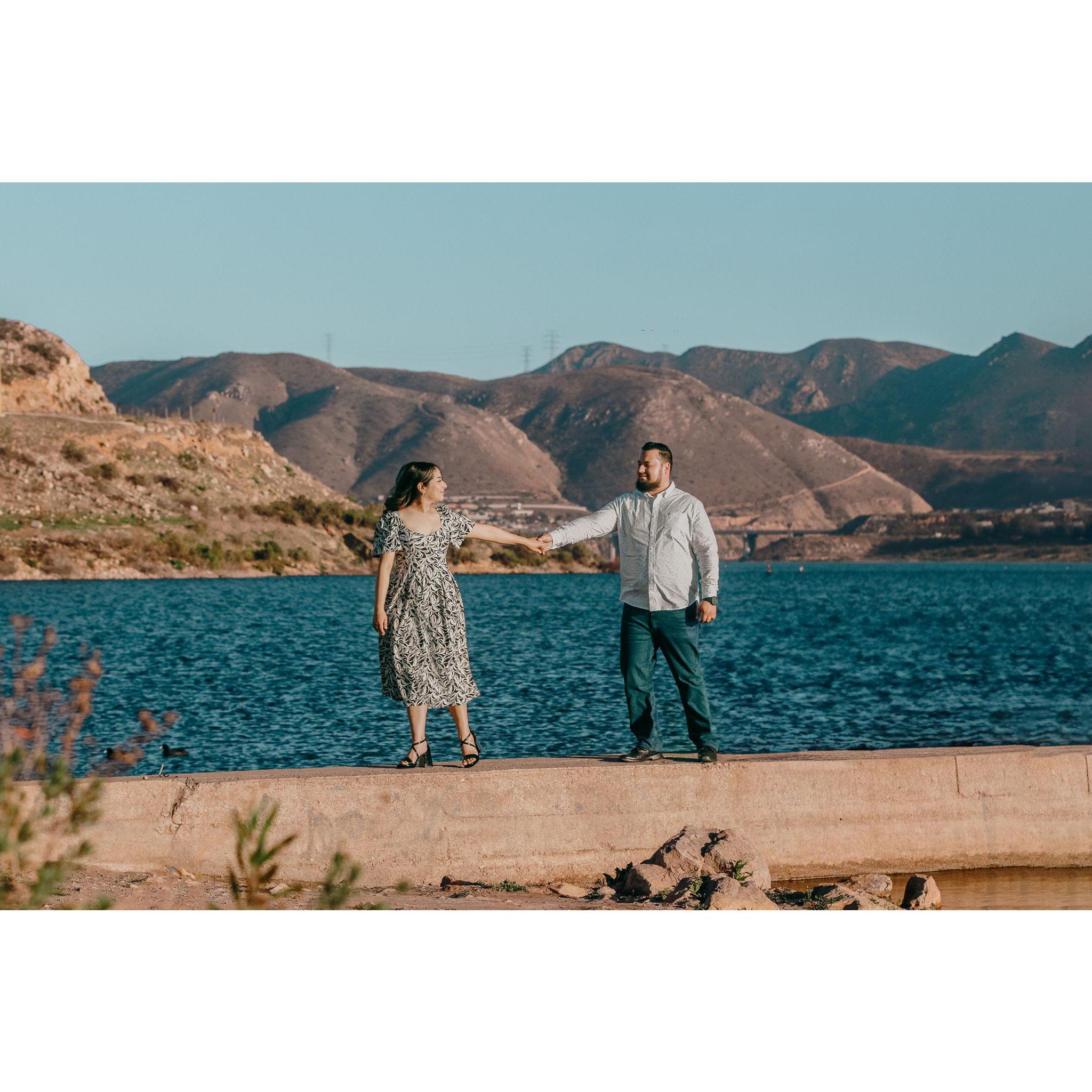 A, un para siempre tomados de la mano.