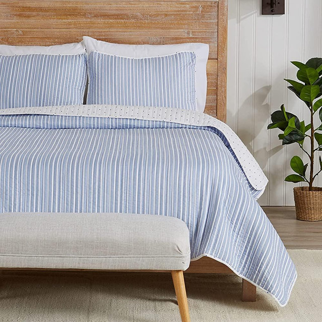 3-Piece Reversible Quilt Set with Shams. All-Season Bedspread with Striped Pattern. Marcie Collection (King, Blue)
