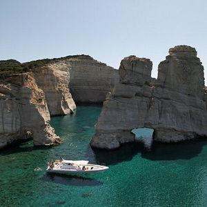 Private boat ride in Milos