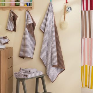 Play Reversible 6-Piece Terry Bright Bath Towel Set