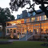 The River House Lounge & Firepits