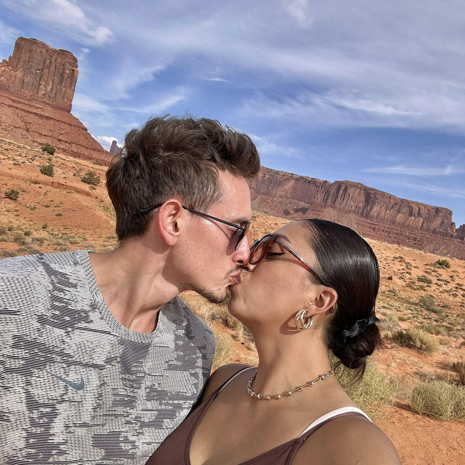 Kissy moment at Monument Valley