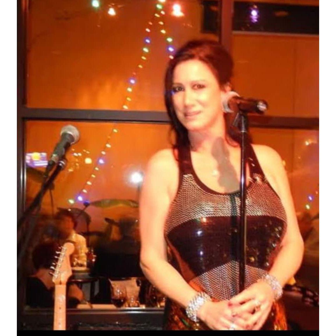 This is Frank's long time & close friend Diane. With her amazing vocal talent, she formed a 4 piece dance band which performed at many venues. Diane also DJ's and is a professional artist.