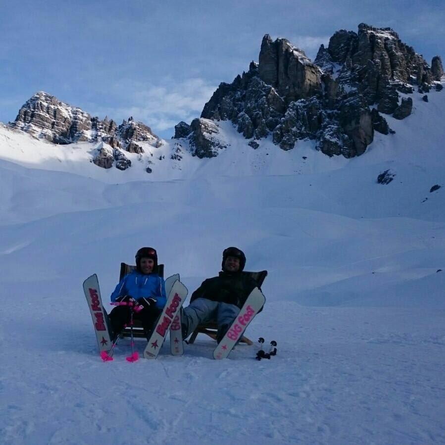 2012 | Karin's love for the mountains, winter & skiing quickly rubbed off on Tom.
***
Karins Liebe zu den Bergen, zum Winter und Skifahren färbte schnell auf Tom ab.