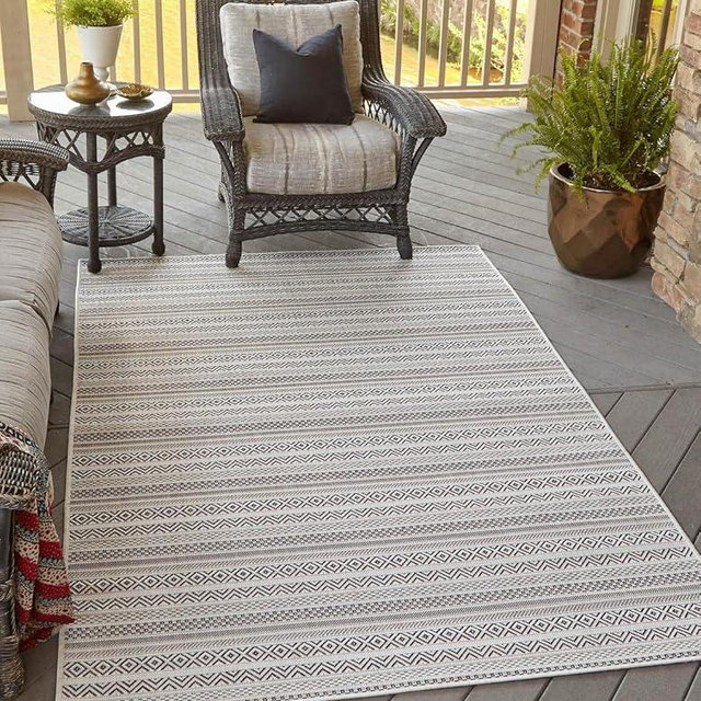 Unique Loom Outdoor Striped Collection Area Rug - Maia (6' 1" x 9' Rectangle, Beige/Ivory)
