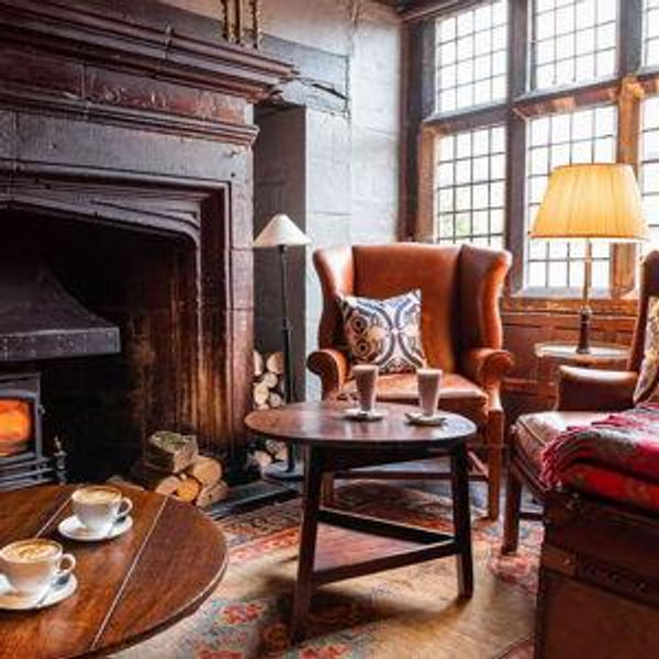 Drinks & Dinner at the Lygon Arms Pub, England