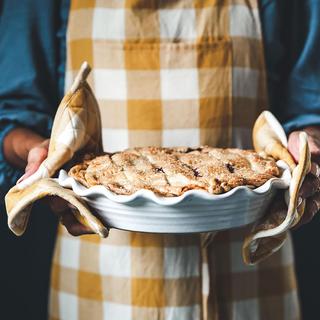 Laurel Pie Dish