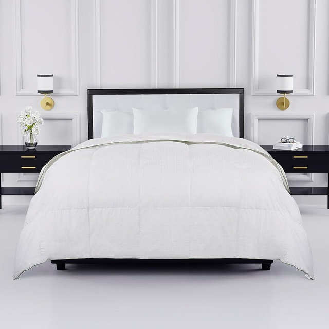 kate spade new york Noel King Comforter, Down Alternative Comforter with Jacquard Dot Design, 300 Thread Count and 100% Cotton, All Season Bedding, Machine Washable, White