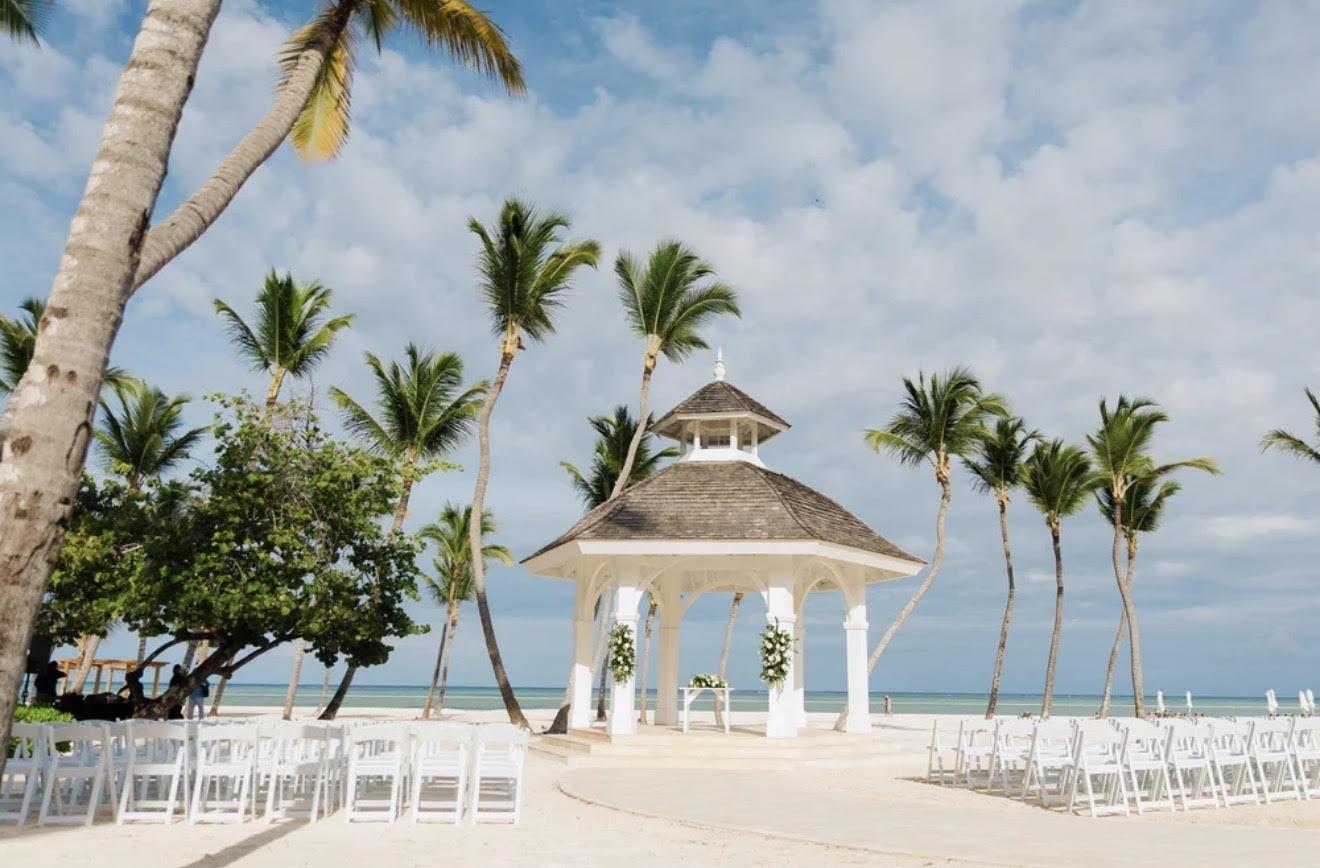 The Wedding Website of Alyssa Perkins and Luke Perron