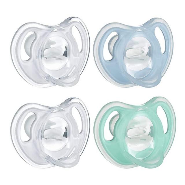 Tommee Tippee Ultra-Light Silicone Pacifier, Symmetrical Orthodontic Design, BPA-Free, One-Piece Design, Boy – 0-6m, 4pk