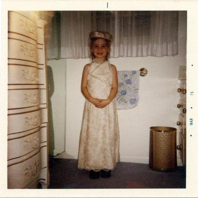 Elaine tried on Carol's wedding dress back in 1975, and will wear it again on November 9, 2019.