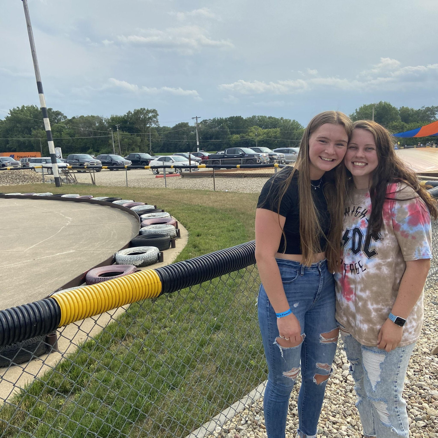 July 2021: Sarah took another trip to Iowa while trying to soak up their last summer before college! We did Mini golf and Go-Carts with Megan's sisters! (Sarah won both haha - Sarah)