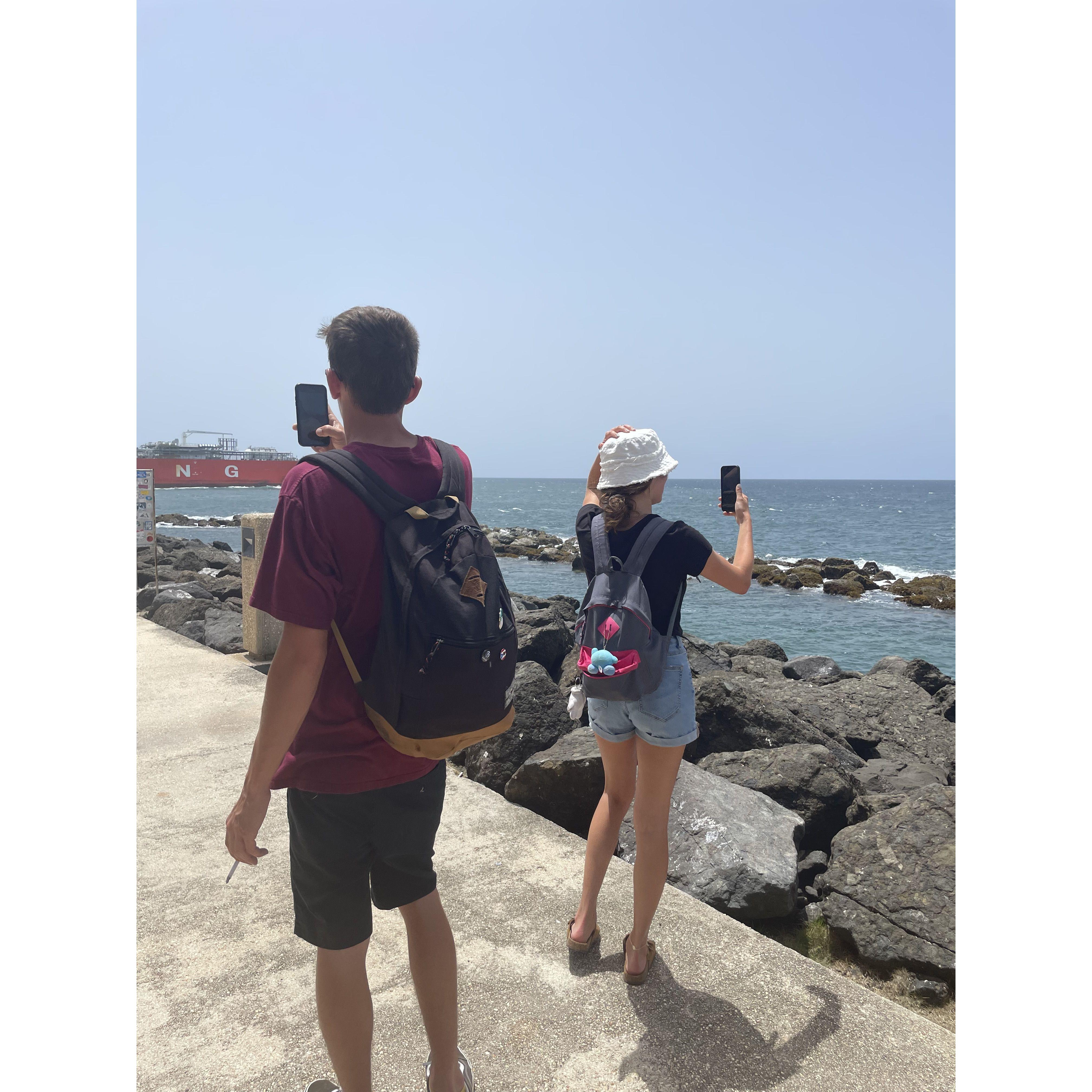 We love to travel!