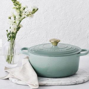Signature Round Dutch Oven (sage)