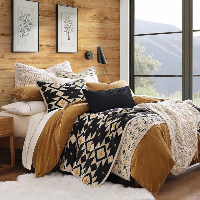 Paseo Road High Desert King Quilt Set, 3 Piece Rustic Western Bedding Set with Pillow Shams, Lightweight Reversible Cotton Quilt with Southwestern Aztec Pattern, Soft Breathable Cozy Boho Bedding