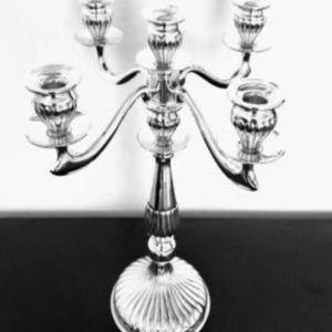 Candelabros cincelados