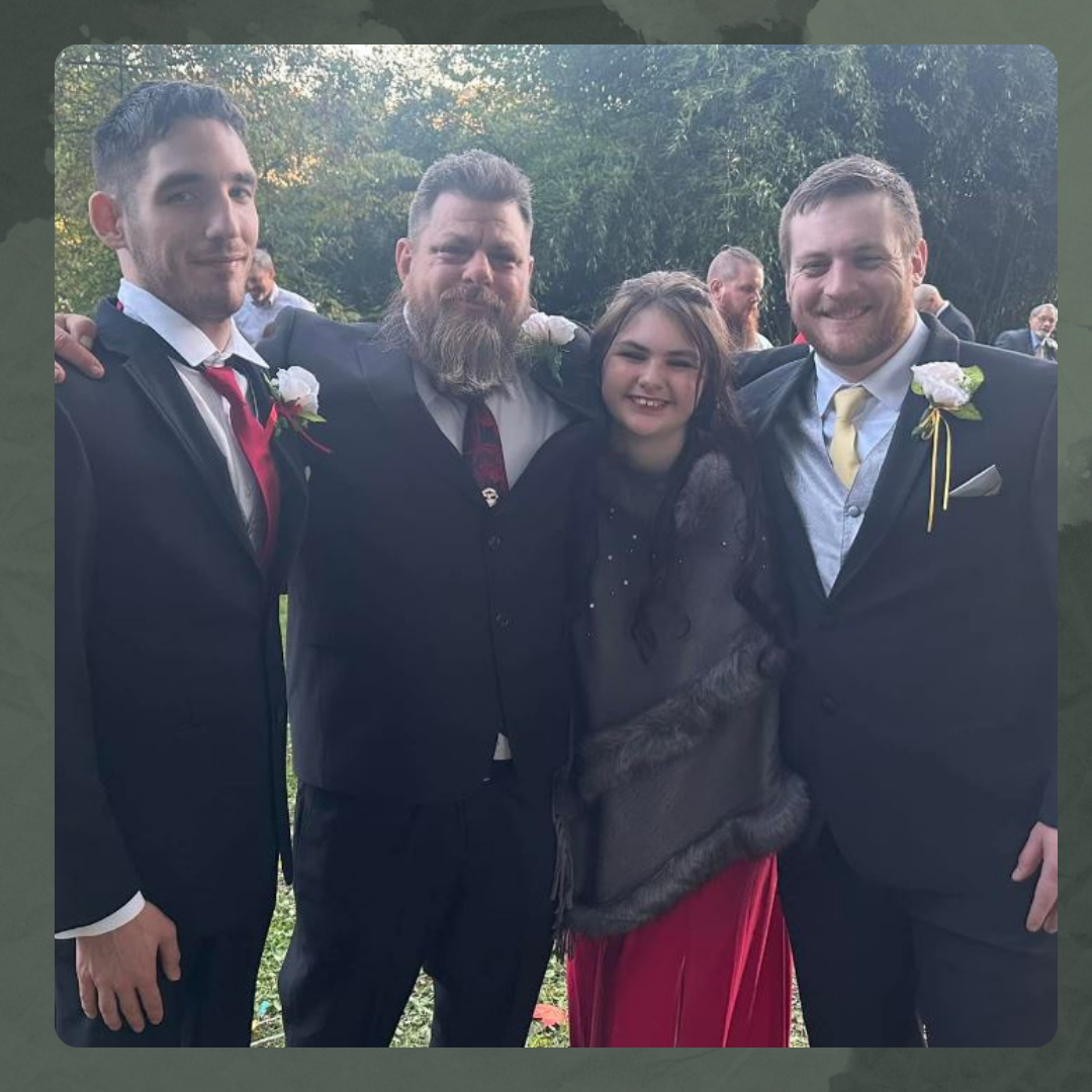 Alex with Sam (brother), Steven (dad), and Zoe (sister)
