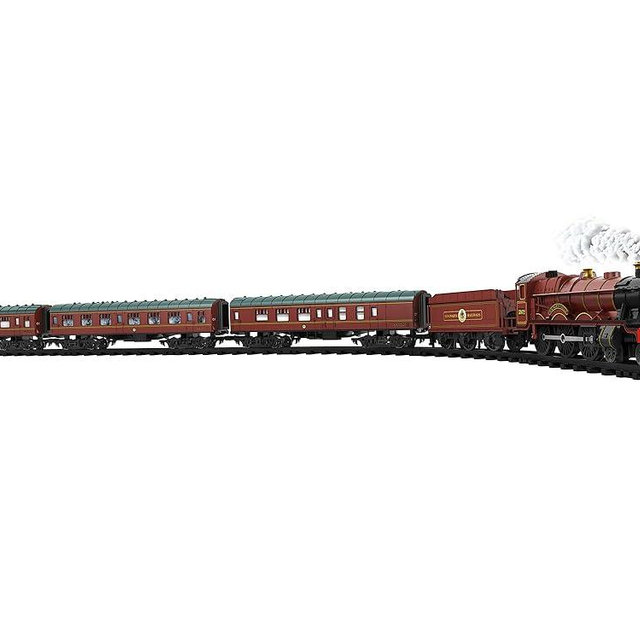 Lionel Hogwarts Express Battery O Gauge Toy Train Set with Remote, Locomotive, Train Cars, & Track with Authentic Train Sounds, Lights, & Water Vapor Smoke Effects for Kids 4+