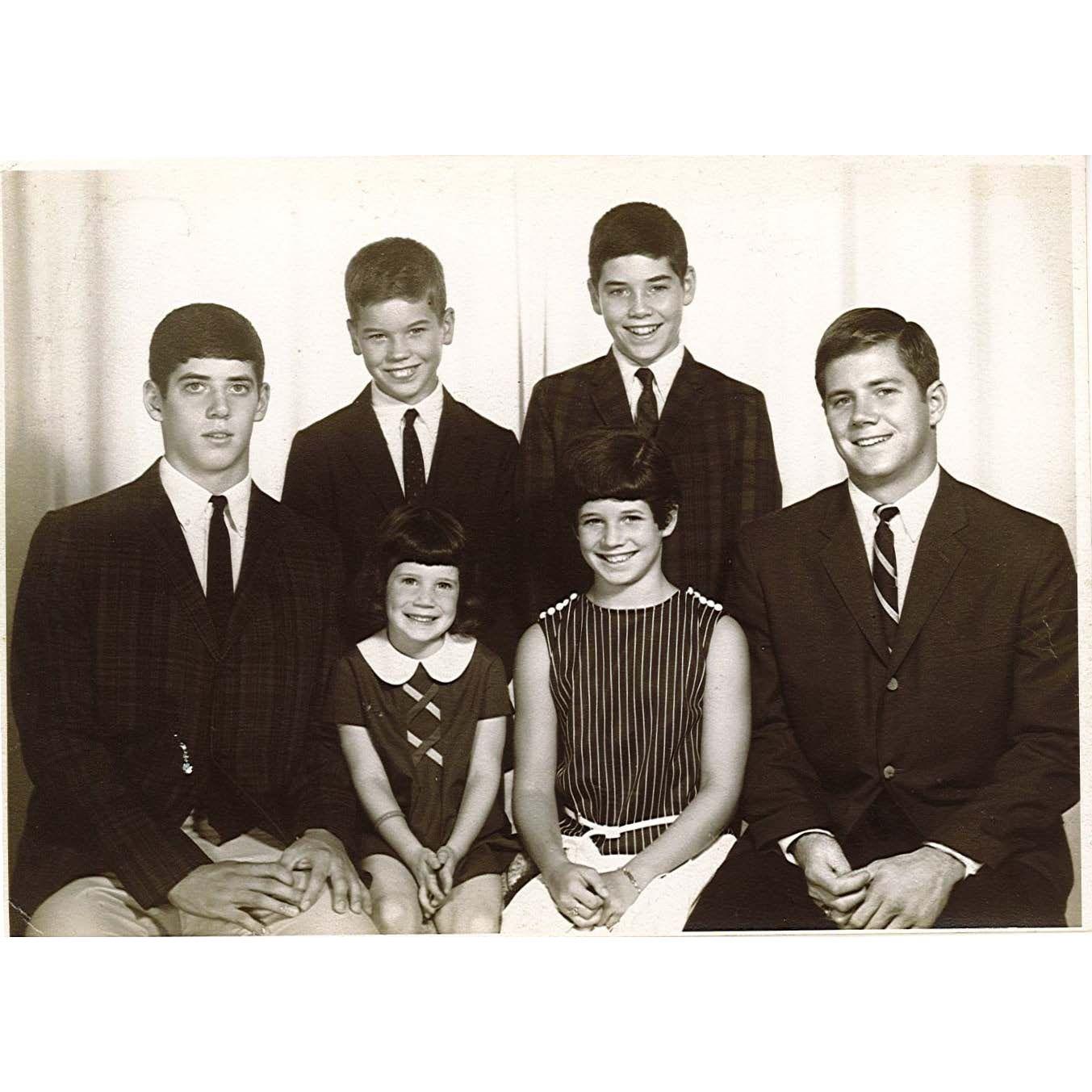 Nicole's mother Laurie, and siblings; (left to right) Robert, Jimmy, Johnny, Ronnie, Gina (right), and Laurie (left)