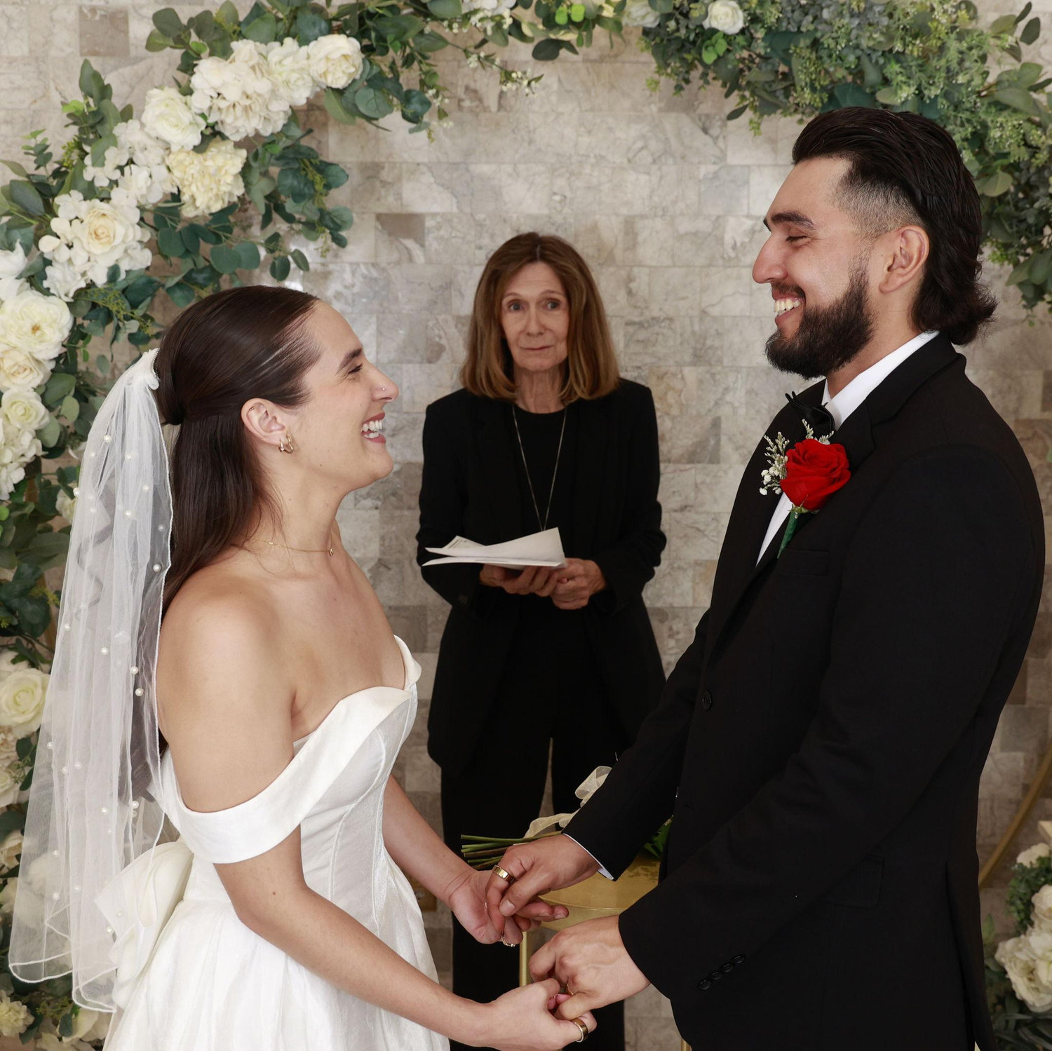 During the ceremony. Durante la ceremonia.