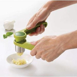 Joseph Joseph Helix Garlic Press Mincer Ergonomic Twist-Action Hand Juicer Stainless Steel, Green, One-Size