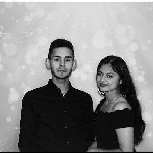 This photo in B&W gives this picture a classic romance feel and we love it! 2022