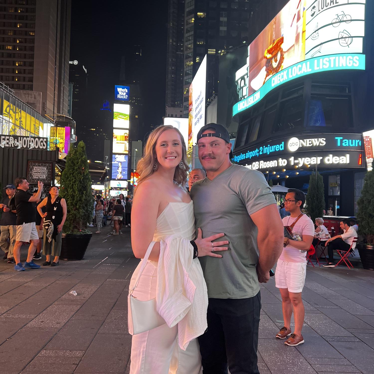 Times Square, NY. 🍎