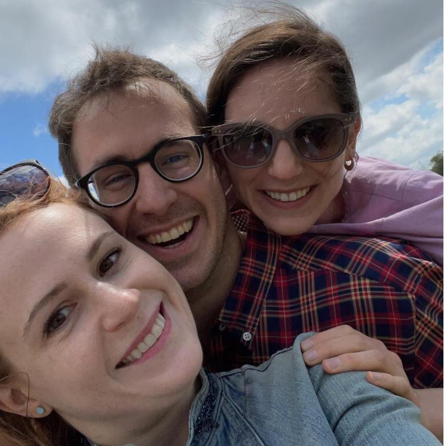 Delphine, tu as été formidable dans le rôle de photographe et historienne! Merci -- sans toi, on n'aurait jamais réussi.