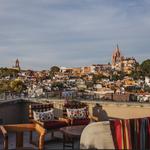 Have a sunset cocktail @ Luna Tapas Bar (Rosewood hotel rooftop)