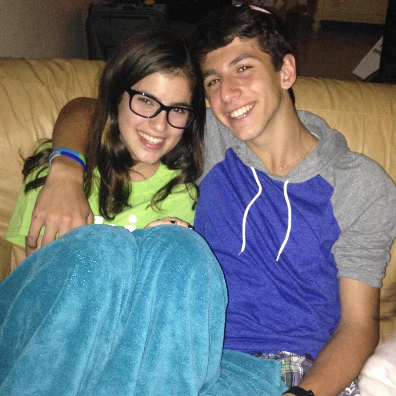 Tani asks Shanee out at her brother's Bar Mitzvah 03.29.14